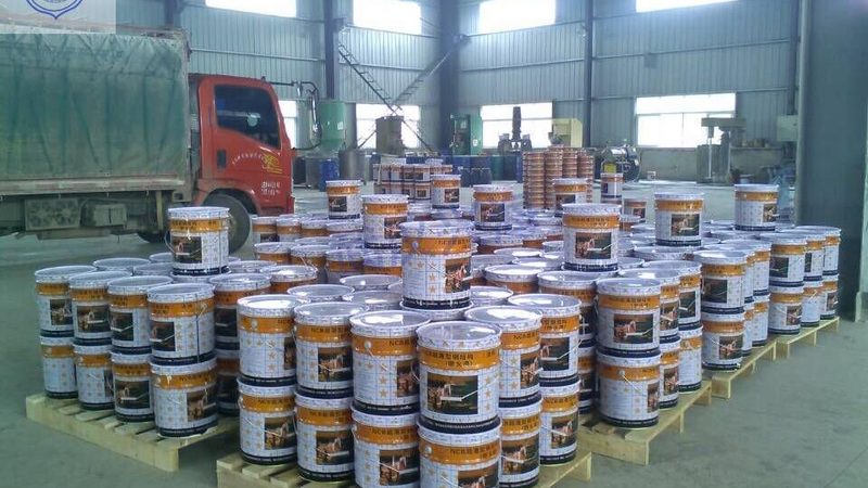 误区一：颜色鲜艳的涂料更安全